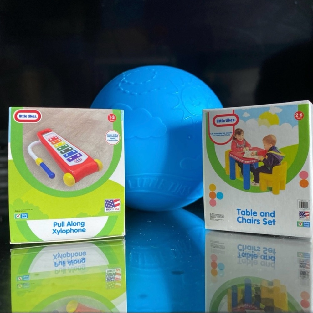 Miniverse Mini Little Tikes Series 2 ~
Xylophone and Table/Chairs Set